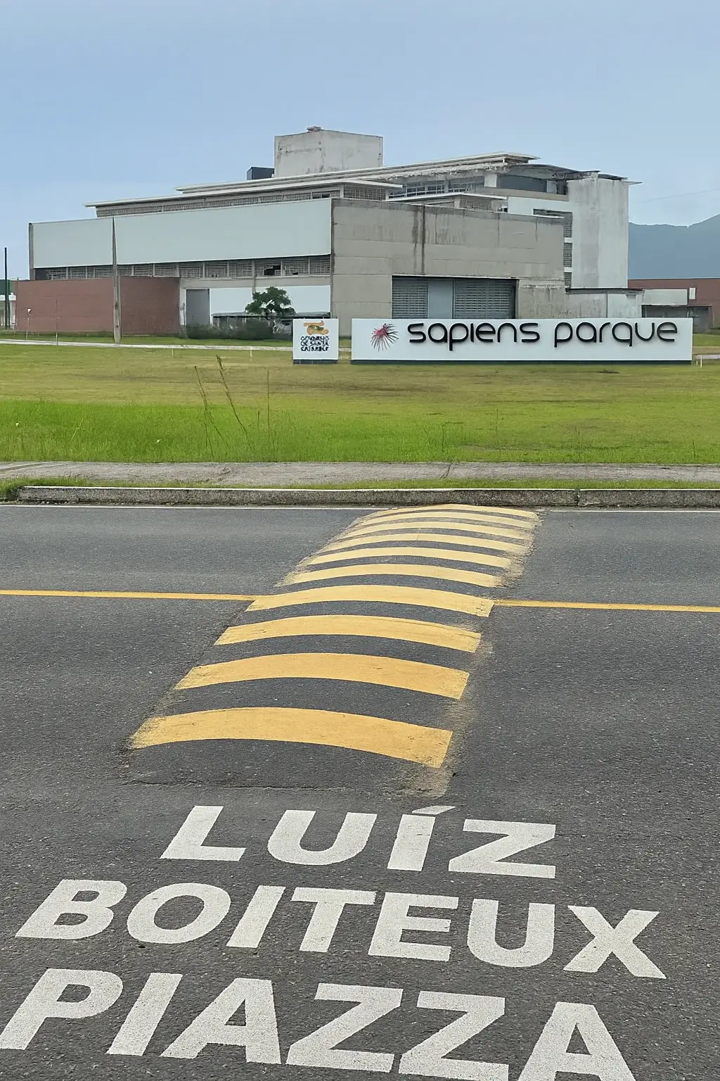 AVENIDA LUIZ BOITEUX PIAZZA – A VIA ESQUECIDA DO NORTE, BURACOS, LOMBADAS E SINALIZAÇÃO. PREFEITURA PRECISA OLHAR PARA A RODOVIA